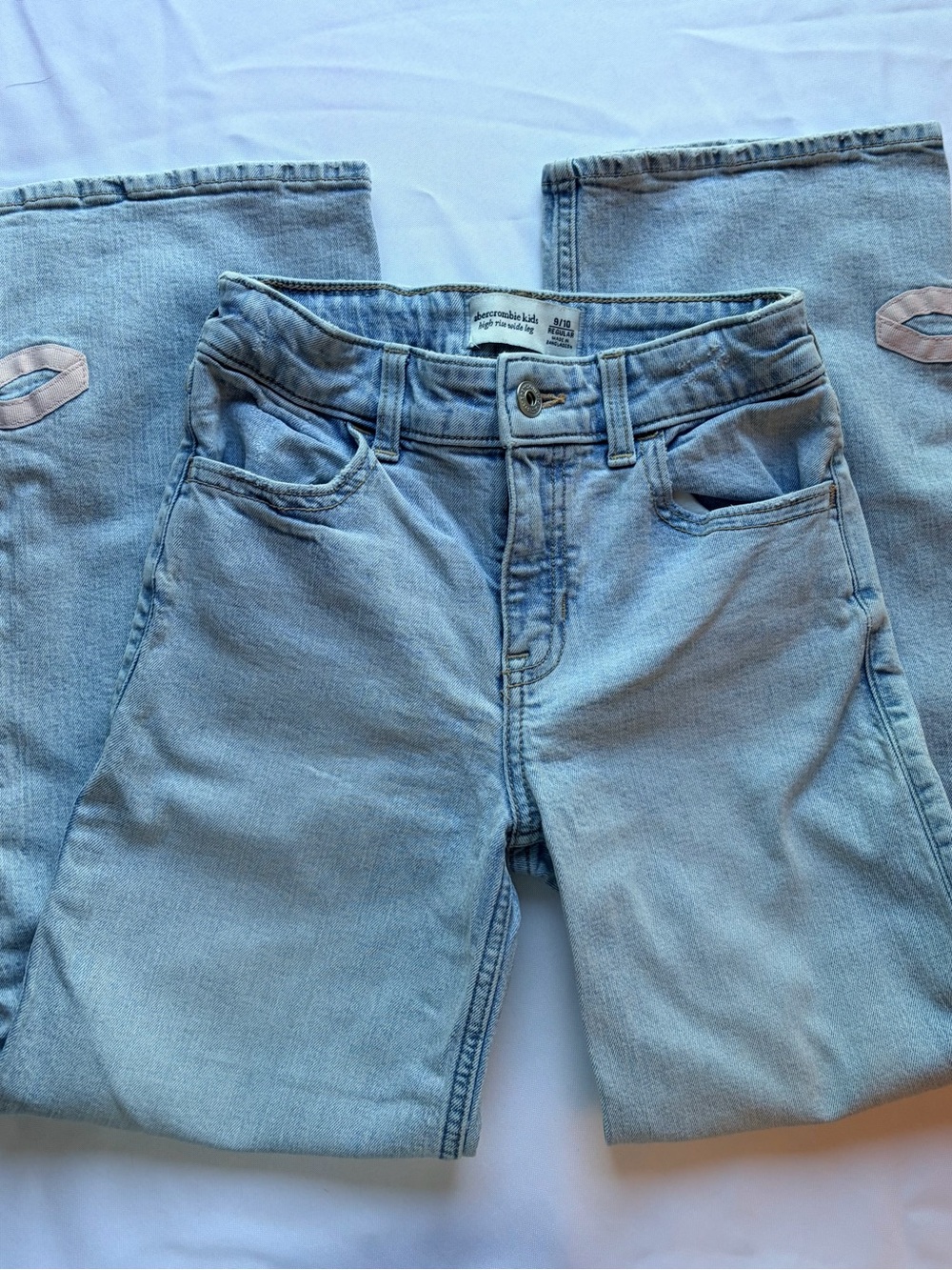 Abercrombie Kids Size 9/10 High Rise Wide Leg Light Wash Jeans Pink Bow Detail